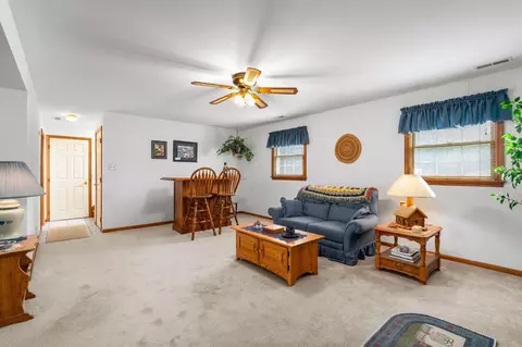 Living - 106 Michael Ln, Bear, DE 19701 photo 3 of 5