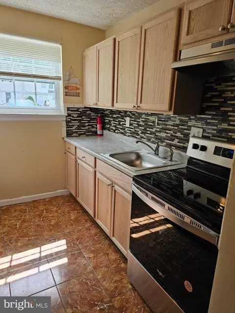 Kitchen - 5 Plover Cir, Newark, DE 19702 photo 2 of 2