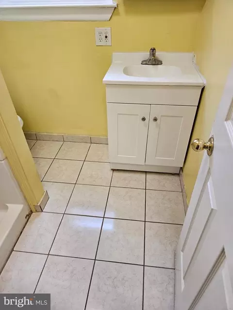 Bath - 5 Plover Cir, Newark, DE 19702 photo 1 of 1