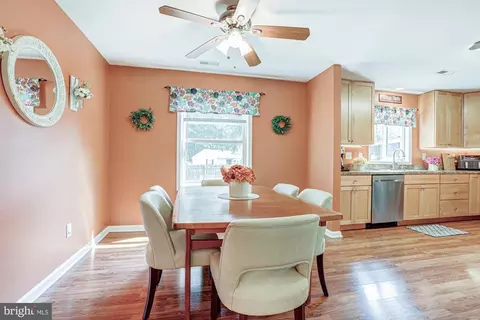 Dining - 6 Three Rivers Dr, Newark, DE 19702 photo 2 of 4