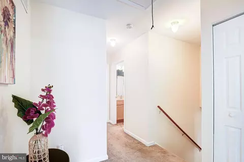 Entry Way - 6 Three Rivers Dr, Newark, DE 19702 photo 4 of 8