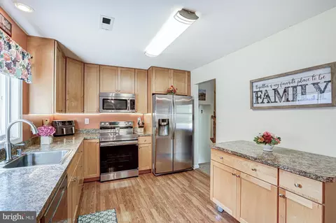 Kitchen - 6 Three Rivers Dr, Newark, DE 19702 photo 3 of 6