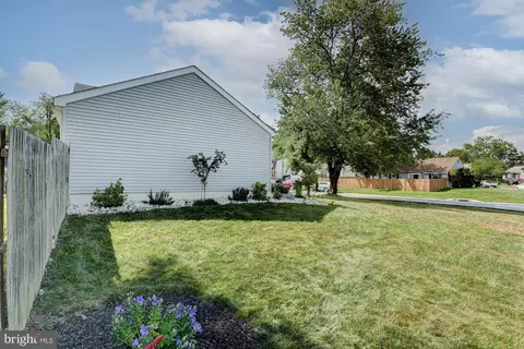 Exterior - 6 Three Rivers Dr, Newark, DE 19702 photo 4 of 18