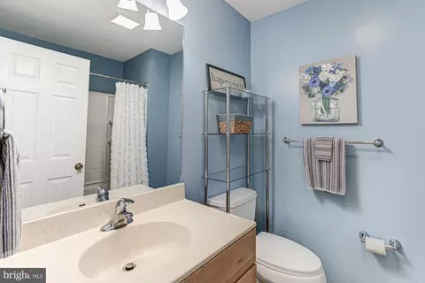 Bath - 6 Three Rivers Dr, Newark, DE 19702 photo 2 of 3