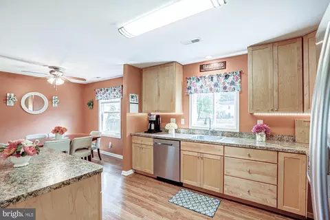 Kitchen - 6 Three Rivers Dr, Newark, DE 19702 photo 5 of 6