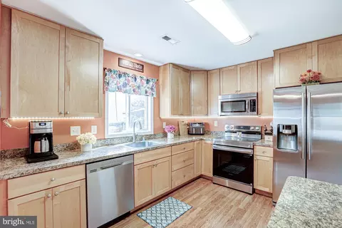 Kitchen - 6 Three Rivers Dr, Newark, DE 19702 photo 4 of 6