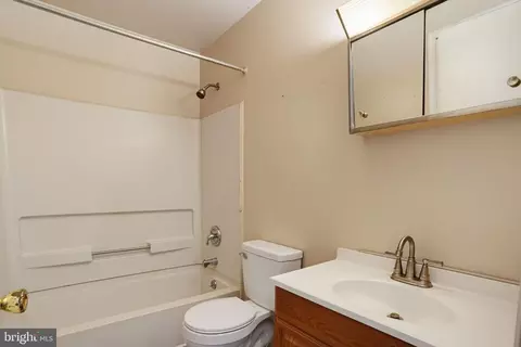 Bath - 6 Broadleaf Dr, Newark, DE 19702 photo 1 of 1