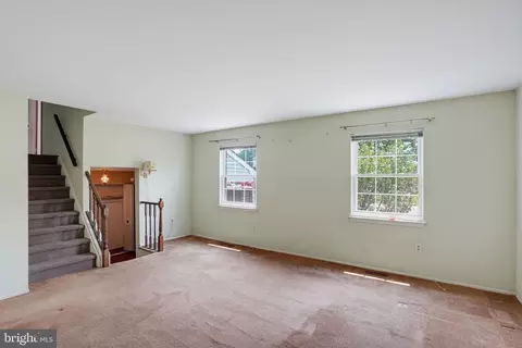 Living - 6 Broadleaf Dr, Newark, DE 19702 photo 3 of 3