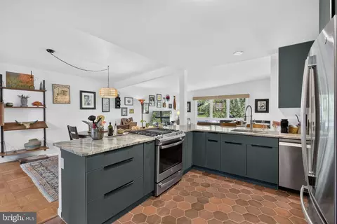 1402 Drake Rd, Wilmington, DE 19803