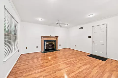 Living - 915 Rue Madora Dr, Bear, DE 19701 photo 4 of 7