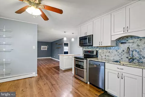 Entry Way - 9 Kullen Dr, Newark, DE 19713 photo 2 of 2