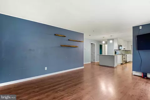Living - 9 Kullen Dr, Newark, DE 19713 photo 3 of 4