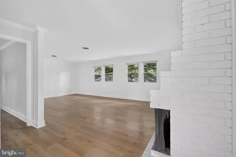 Living - 4 Knickerbocker Dr, Newark, DE 19713 photo 1 of 4