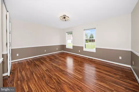 Living - 108 Paddock Dr, Newark, DE 19711 photo 2 of 3