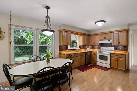 Kitchen - 231 E Seneca Dr, Newark, DE 19702 photo 1 of 3