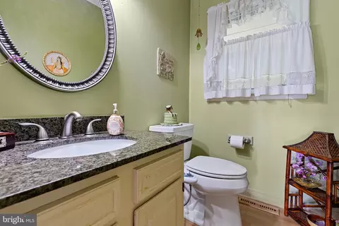 Bath - 231 E Seneca Dr, Newark, DE 19702 photo 1 of 3
