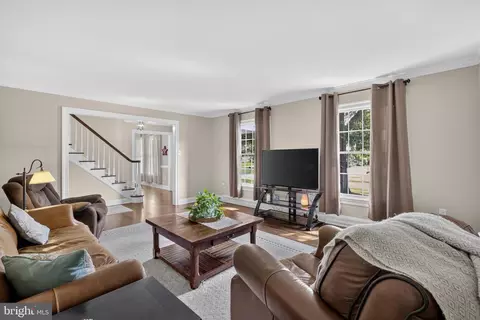 Living - 133 Carlotta Dr, Bear, DE 19701 photo 2 of 9