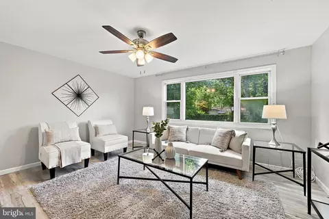 48 Oakmont Dr, New Castle, DE 19720