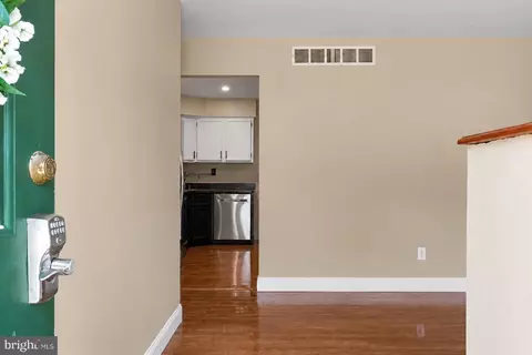 Entry Way - 22 Heather Rd, Newark, DE 19702 photo 1 of 5