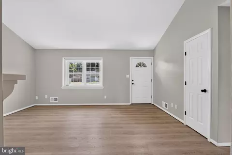 Living - 149 Melodic Dr, Newark, DE 19713 photo 5 of 5