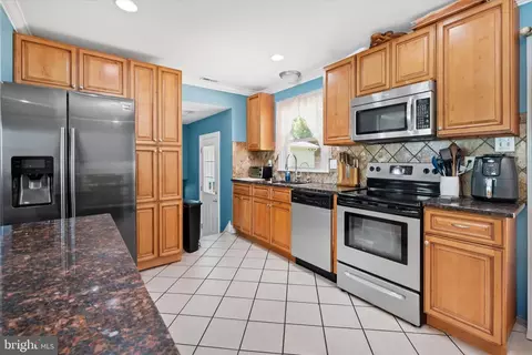 Kitchen - 129 Scottfield Dr, Newark, DE 19713 photo 2 of 2