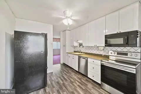 Kitchen - 6 Worthy Down Ave, Bear, DE 19701 photo 1 of 2