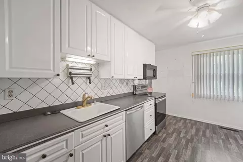 Kitchen - 6 Worthy Down Ave, Bear, DE 19701 photo 2 of 2