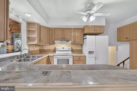 Kitchen - 55 E Cherokee Dr, Newark, DE 19713 photo 2 of 3