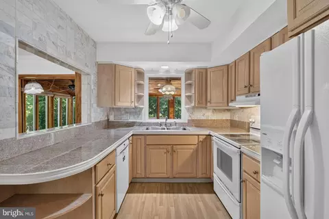 Kitchen - 55 E Cherokee Dr, Newark, DE 19713 photo 1 of 3