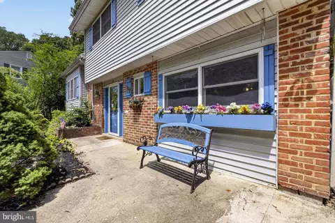 Exterior - 55 E Cherokee Dr, Newark, DE 19713 photo 2 of 11