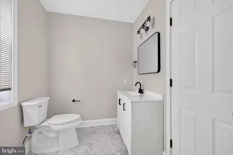 Entry Way - 417 E 2nd St, Wilmington, DE 19801 photo 5 of 11