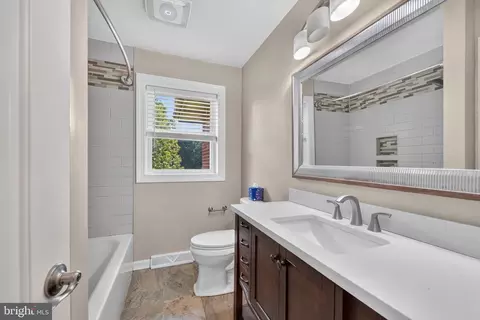 Bath - 408 Commodore Dr, Middletown, DE 19709 photo 1 of 7