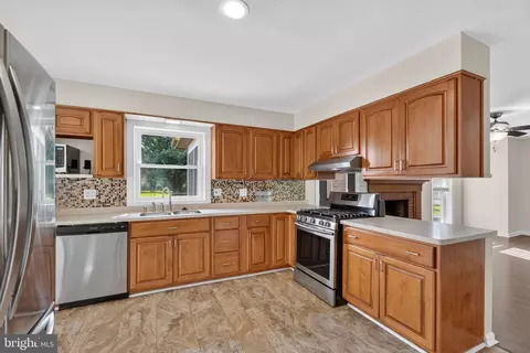 Kitchen - 408 Commodore Dr, Middletown, DE 19709 photo 3 of 4