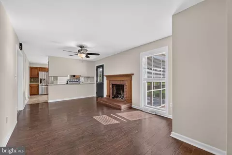Living - 408 Commodore Dr, Middletown, DE 19709 photo 3 of 4