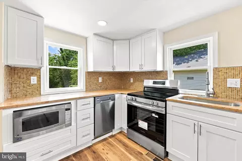 Kitchen - 28 E Main St, Newark, DE 19702 photo 1 of 2