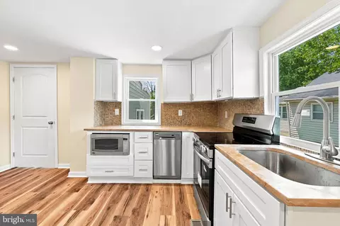 Kitchen - 28 E Main St, Newark, DE 19702 photo 2 of 2