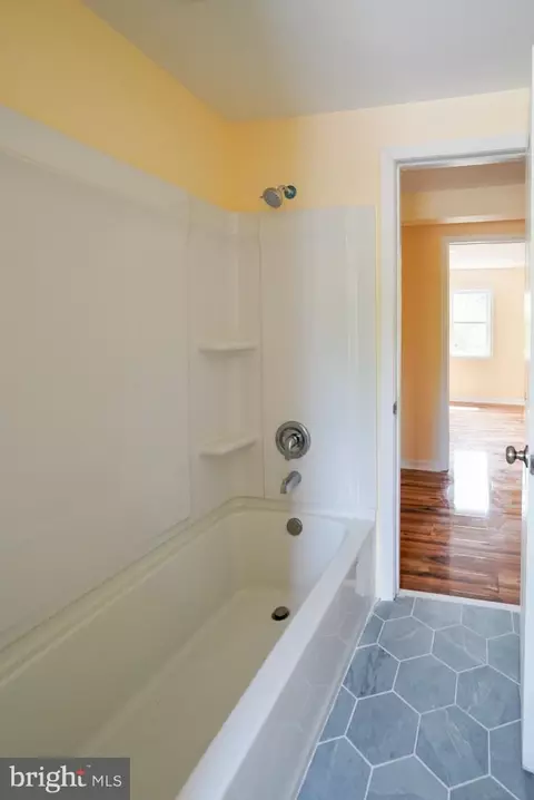 Bath - 28 E Main St, Newark, DE 19702 photo 7 of 10