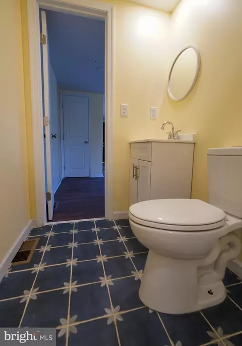Bath - 28 E Main St, Newark, DE 19702 photo 5 of 10