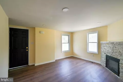Living - 28 E Main St, Newark, DE 19702 photo 5 of 7