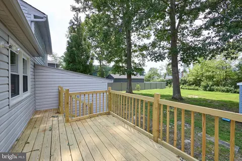Exterior - 48 E Cherokee Dr, Newark, DE 19713 photo 5 of 8
