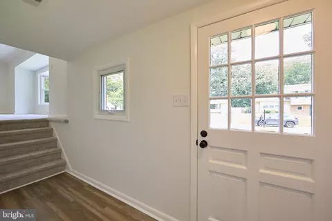 Entry Way - 48 E Cherokee Dr, Newark, DE 19713 photo 1 of 5