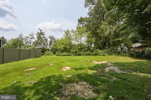 Exterior - 48 E Cherokee Dr, Newark, DE 19713 photo 7 of 8