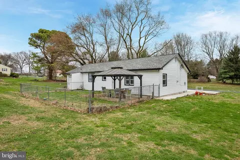 Exterior - 2 Gina Dr, Middletown, DE 19709 photo 3 of 4