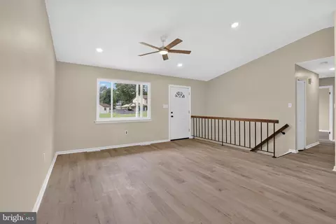 Living - 5 Dorsey Ln, Bear, DE 19701 photo 2 of 4