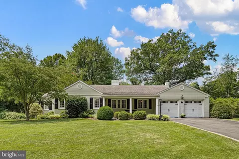 12 Westover Cir, Wilmington, DE 19807