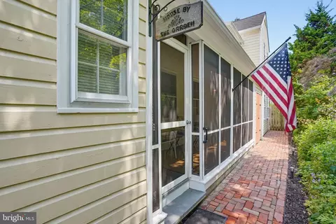 Exterior - 39 E 4th St, New Castle, DE 19720 photo 2 of 7