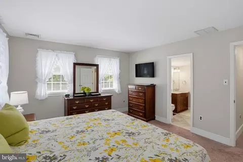 Bedroom - 39 E 4th St, New Castle, DE 19720 photo 5 of 6