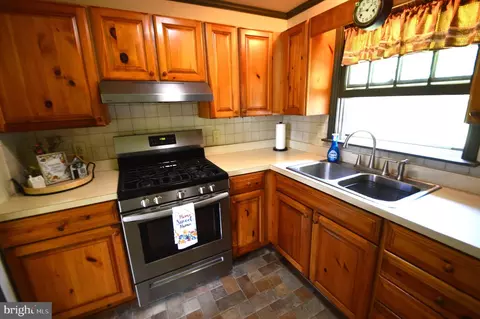 Kitchen - 307 Ratledge Rd, Townsend, DE 19734 photo 3 of 4