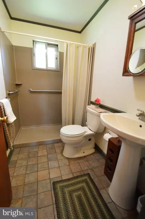Bath - 307 Ratledge Rd, Townsend, DE 19734 photo 1 of 4