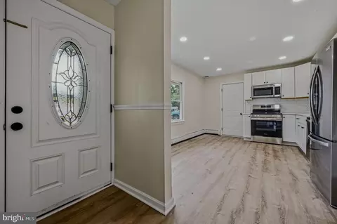 Entry Way - 24 Keller Rd, Newark, DE 19713 photo 1 of 7